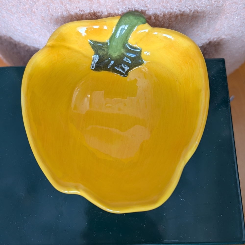 2005 Boston Warehouse Pepper Bowl